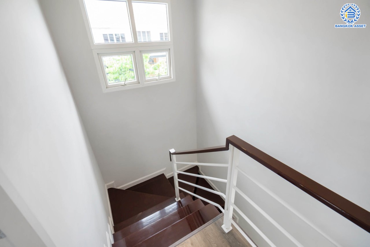 บ้านมือสองตกแต่งใหม่ แบรนด์ Property Perfect ม.เพอร์เฟคเพลส2 ติดถนนราชพฤกษ์ โซนใกล้สวนและทะเลสาบ เนื้อที่ 54.2 ตร.ว. ฟังก์ชัน 3 ห้องนอน 3 ห้องน้ำ จอดรถได้ 2 คัน บนทำเลติดถนนราชพฤกษ์ ใกล้วงเวียนพระราม5 และรถไฟฟ้า "สถานีบางรักน้อยท่าอิฐ"